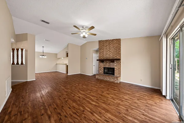 $1,500 | 117 Deerglen Avenue, Universal City, TX 78148
