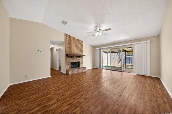 $1,500 | 117 Deerglen Avenue, Universal City, TX 78148