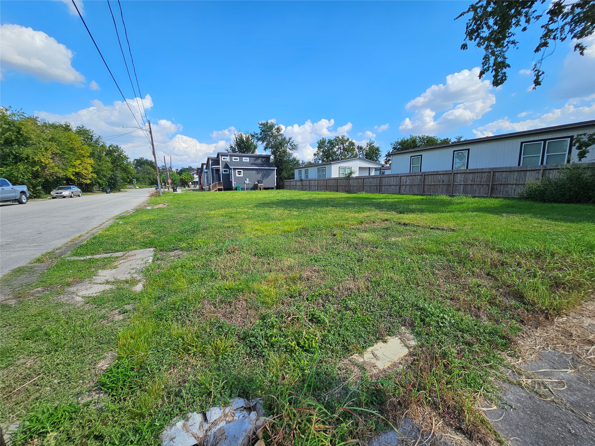 2602 Noble Street Houston, TX 77026 - Photo 11 of 11 a view of a green field