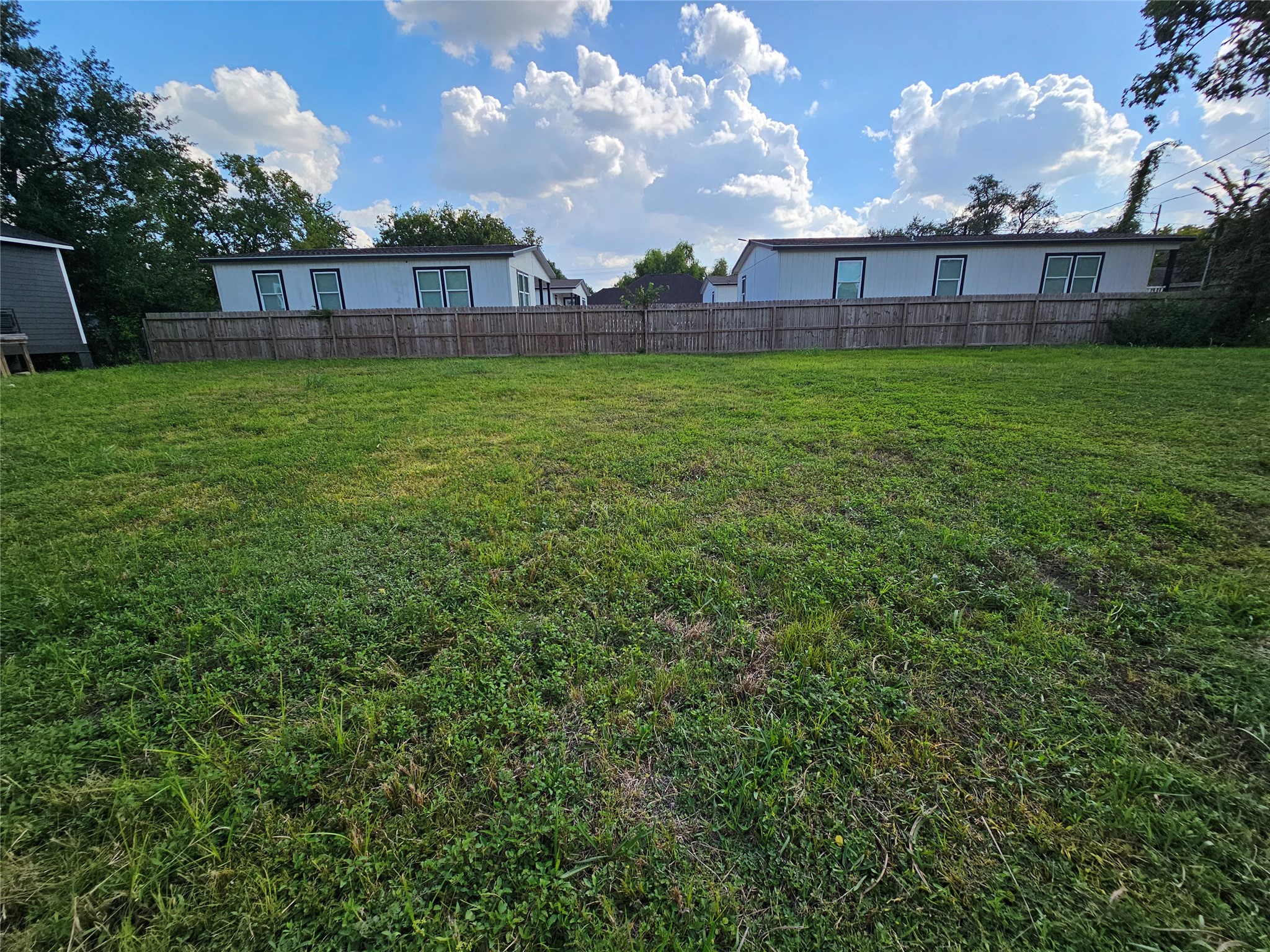 2602 Noble Street Houston, TX 77026 - Photo 7 of 11 a view of a back yard