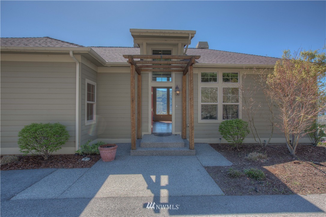 918 West Parkview Road Chelan, WA 98816 - Photo 1 of 9 Gallery Image 1