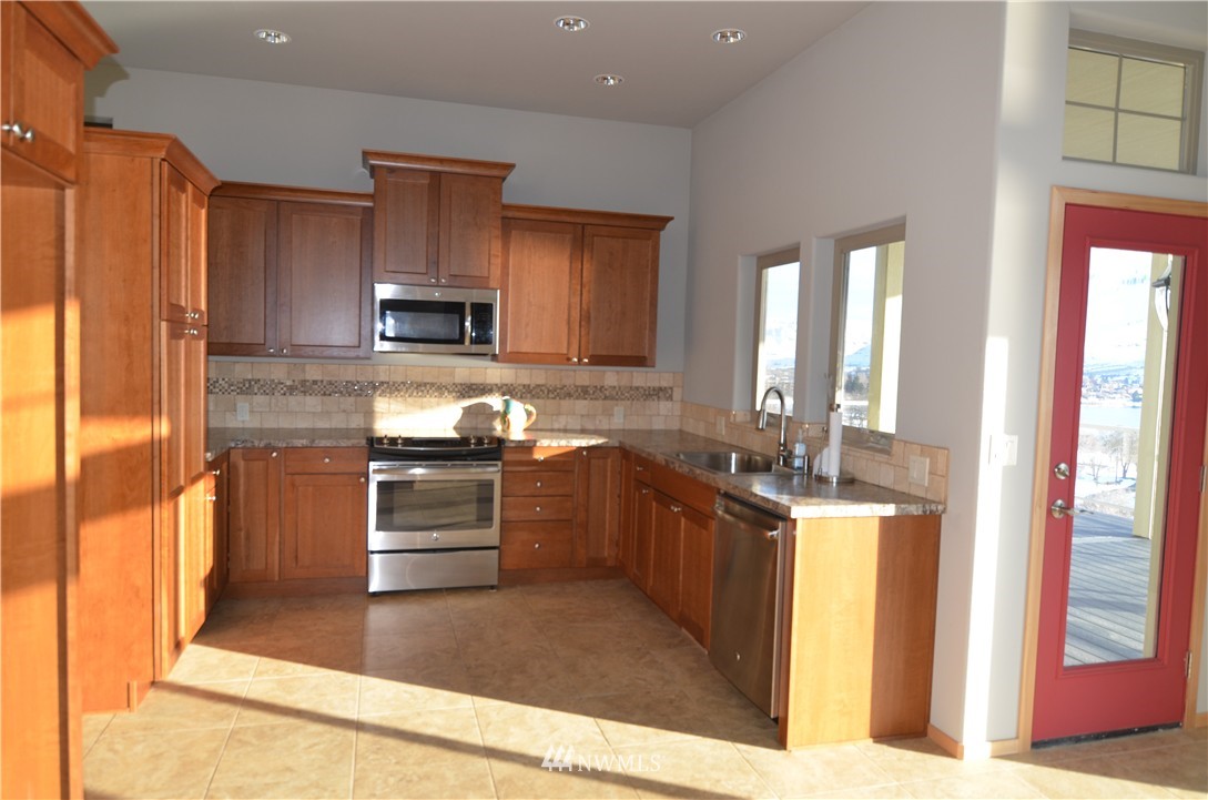 918 West Parkview Road Chelan, WA 98816 - Photo 4 of 9 Gallery Image 4