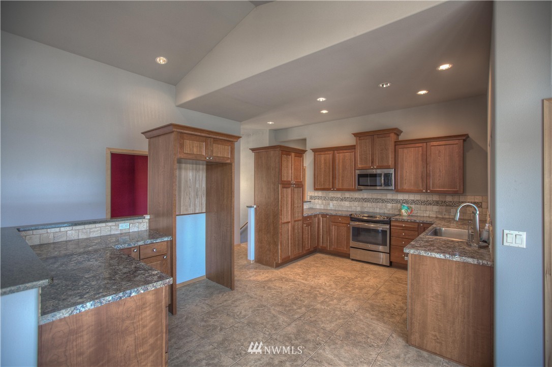 918 West Parkview Road Chelan, WA 98816 - Photo 5 of 9 Gallery Image 5