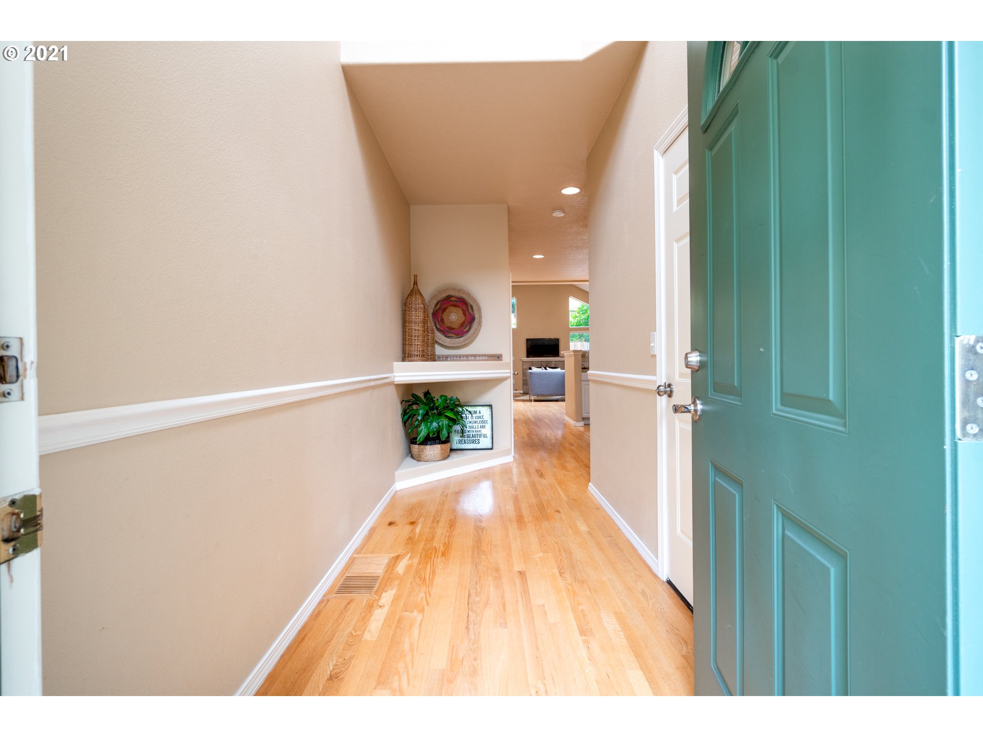 549 Southwest California Street Portland, OR 97219 - Photo 2 of 22 Gallery Image 2