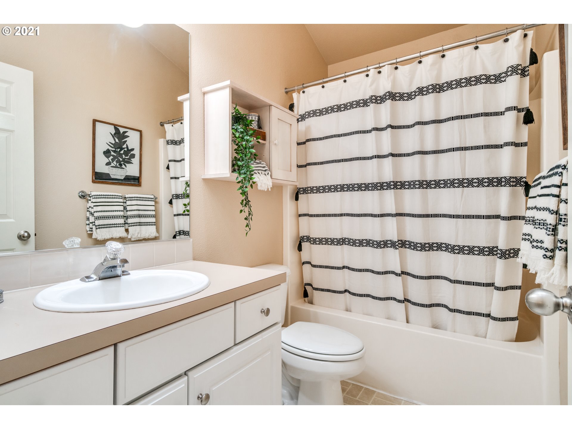 549 Southwest California Street Portland, OR 97219 - Photo 18 of 22 Gallery Image 18