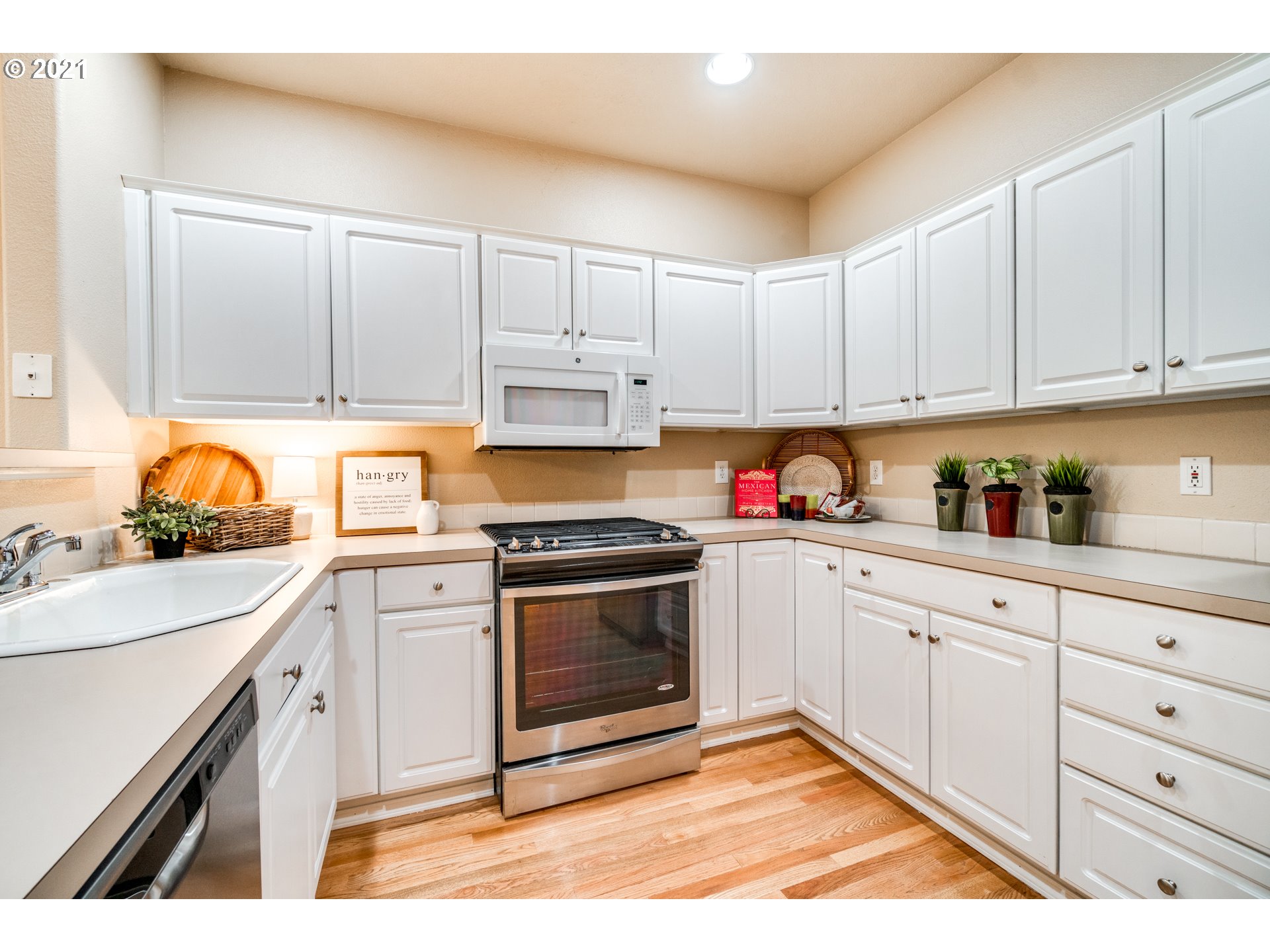 549 Southwest California Street Portland, OR 97219 - Photo 4 of 22 Gallery Image 4