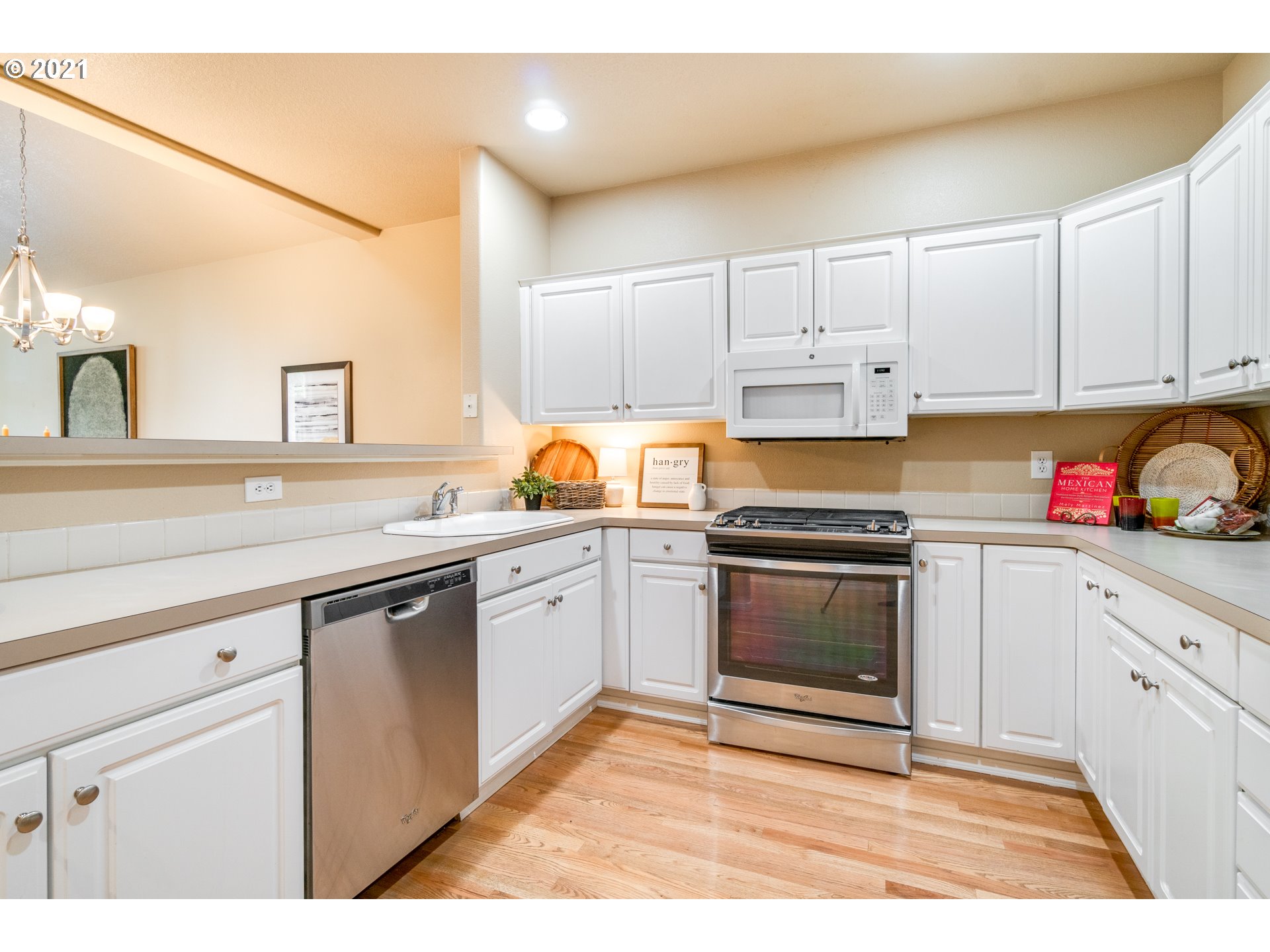 549 Southwest California Street Portland, OR 97219 - Photo 5 of 22 Gallery Image 5
