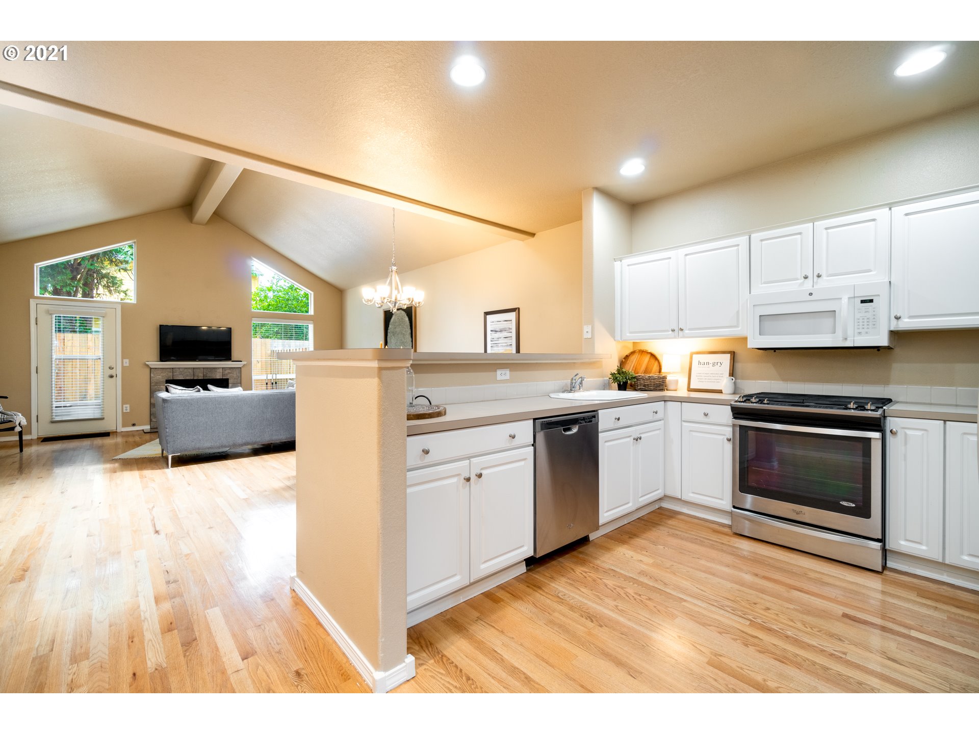549 Southwest California Street Portland, OR 97219 - Photo 6 of 22 Gallery Image 6