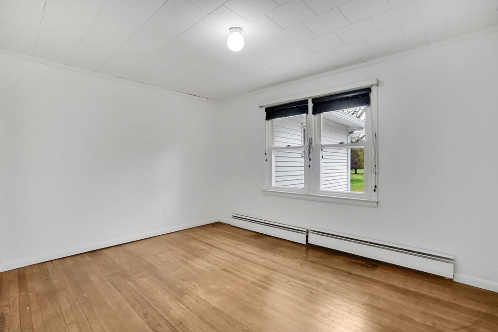 20 Pomeroy Meadow Road Easthampton, MA 01027 - Photo 18 of 42 an empty room with a window