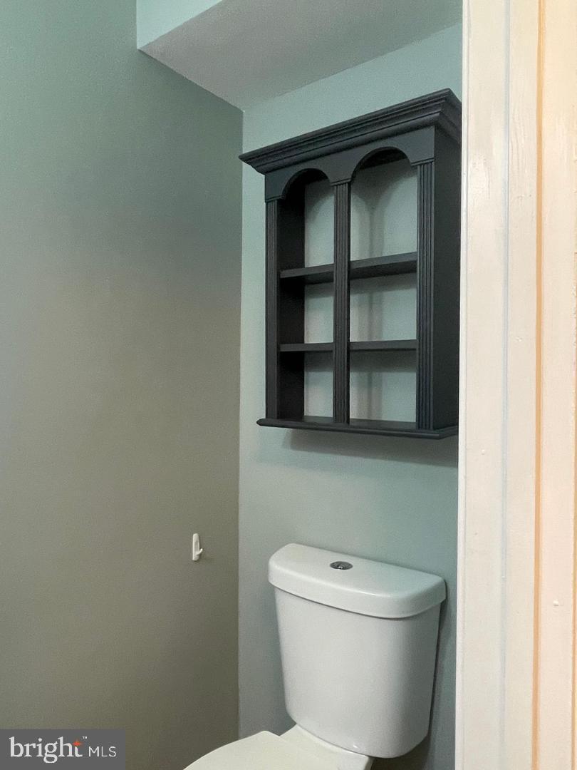 6223 Rathlin Drive Springfield, VA 22152 - Photo 14 of 32 powder room