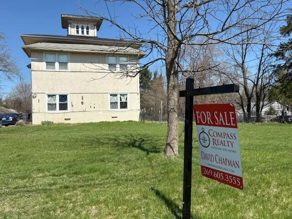 $249,900 | 608 West Michigan Avenue, Paw Paw, MI 49079