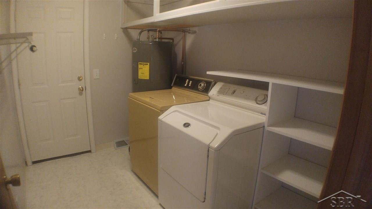 3624 Trimm Road Saginaw, MI 48609 - Photo 8 of 18 31290399-7.JPG