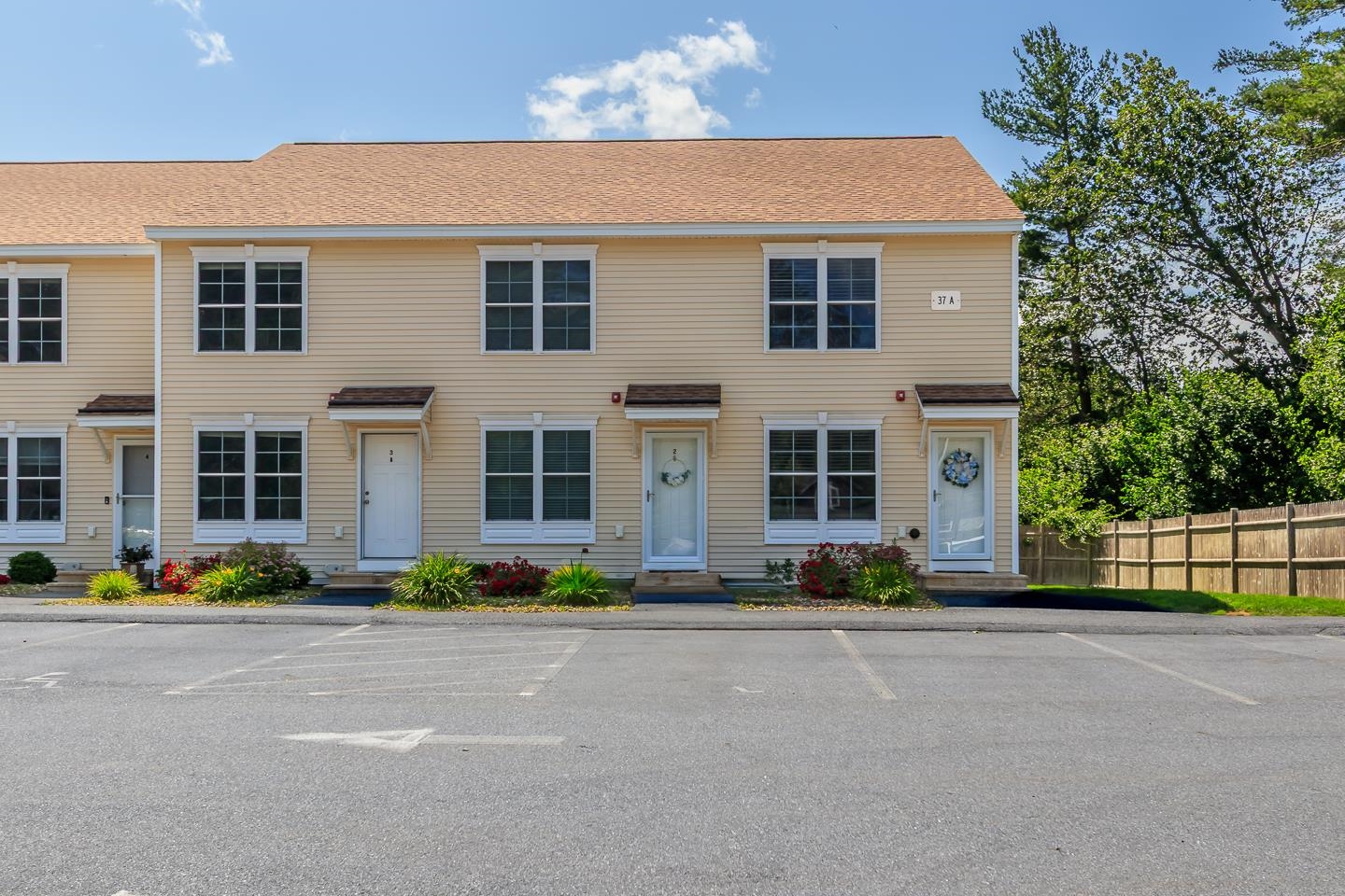 37 Highland Avenue, Unit 1 Derry, NH 03038 - Photo 2 of 28