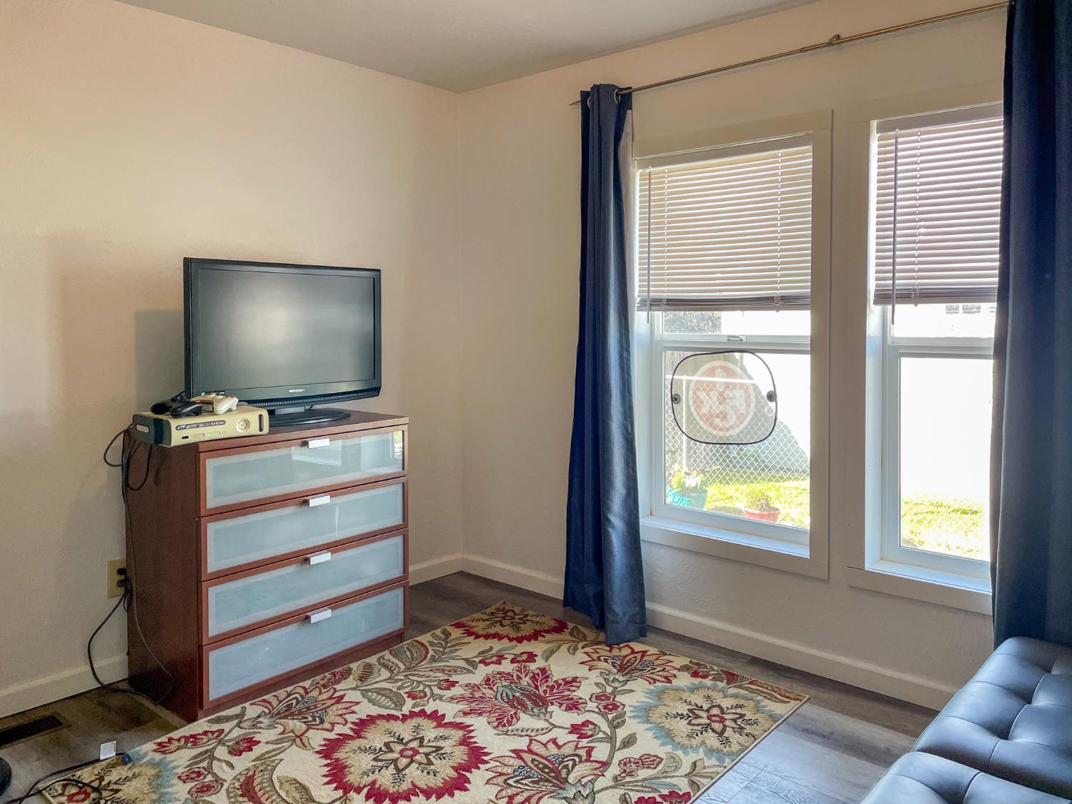 414 F Street Isleton, CA 95641 - Photo 37 of 49 a room with furniture and flat screen tv