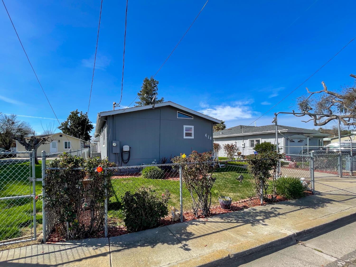 414 F Street Isleton, CA 95641 - Photo 8 of 49 a front view of a house with a yard