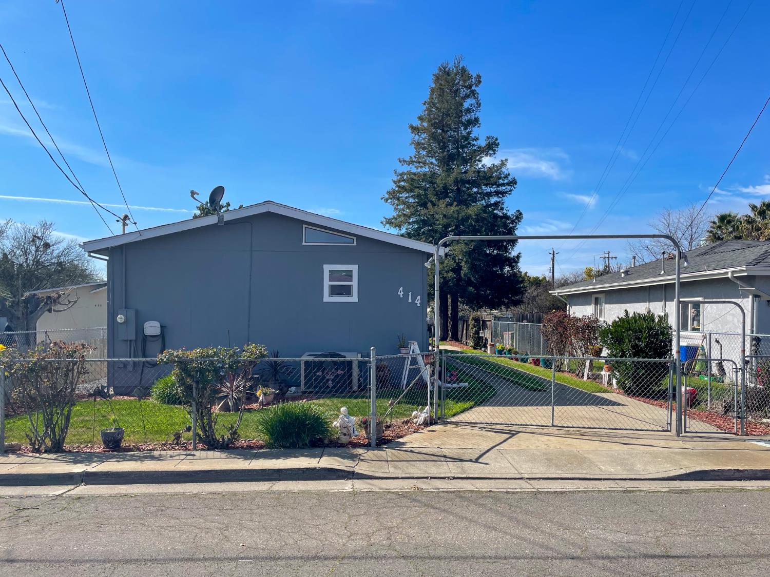 414 F Street Isleton, CA 95641 - Photo 9 of 49 a front view of a house with a garden