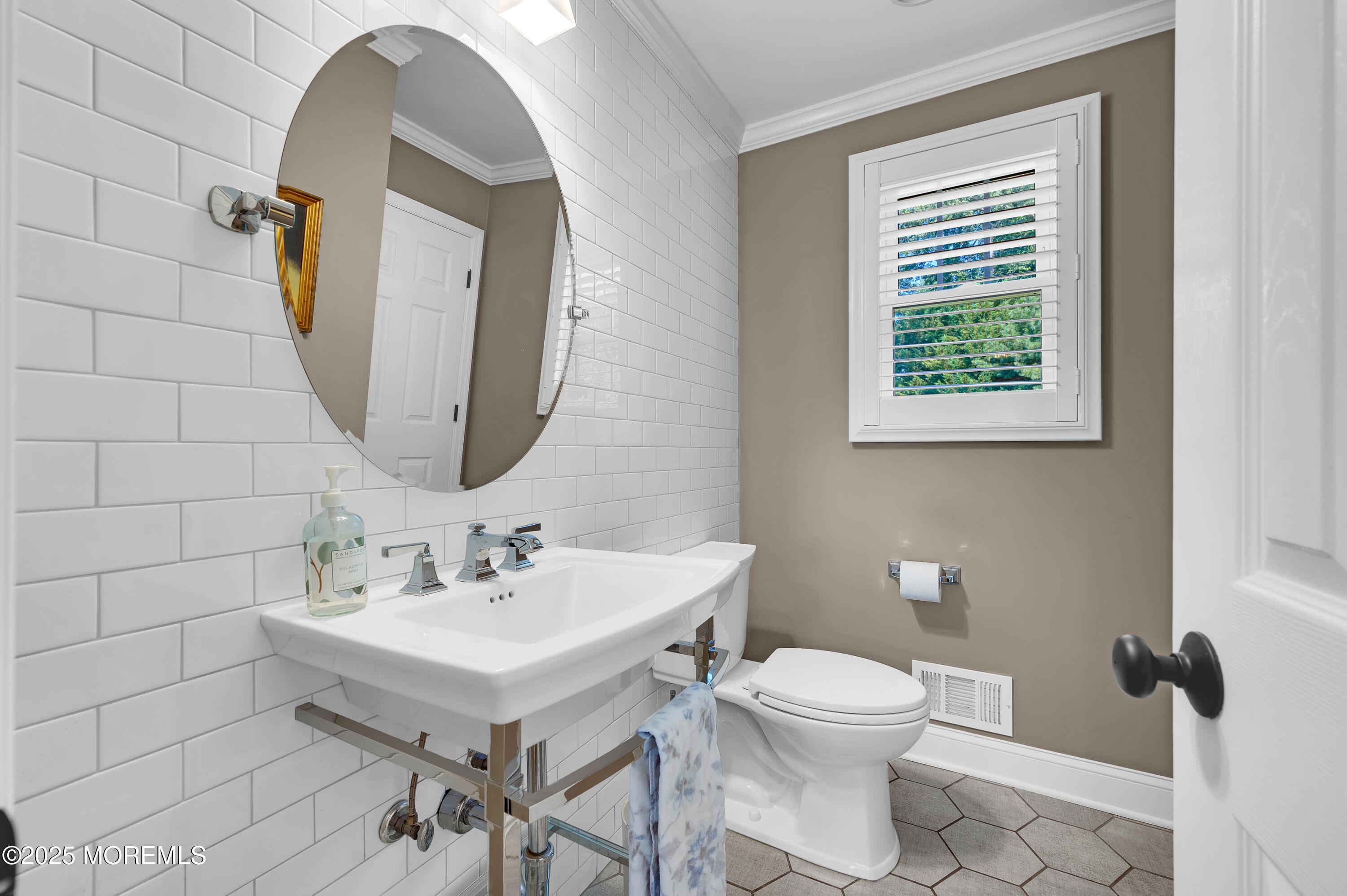 80 Robbins Court Brick, NJ 08724 - Photo 18 of 33 a bathroom with a toilet a sink and mirror