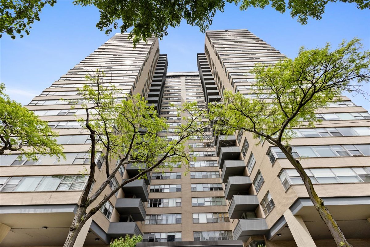 6301 North Sheridan Road, Unit 10F Chicago, IL 60660 - Photo 1 of 16