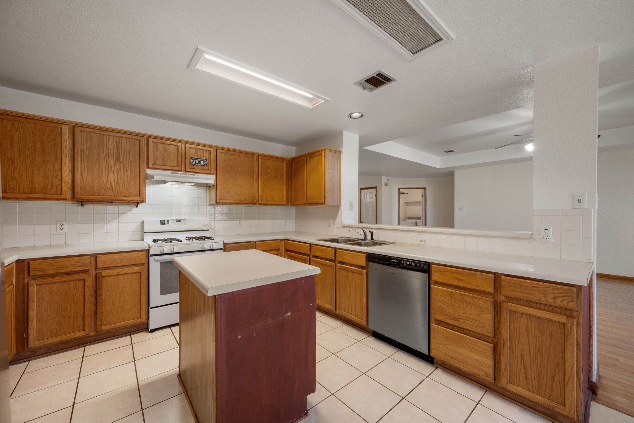 1402 Quicksilver Circle Round Rock, TX 78665 - Photo 12 of 39