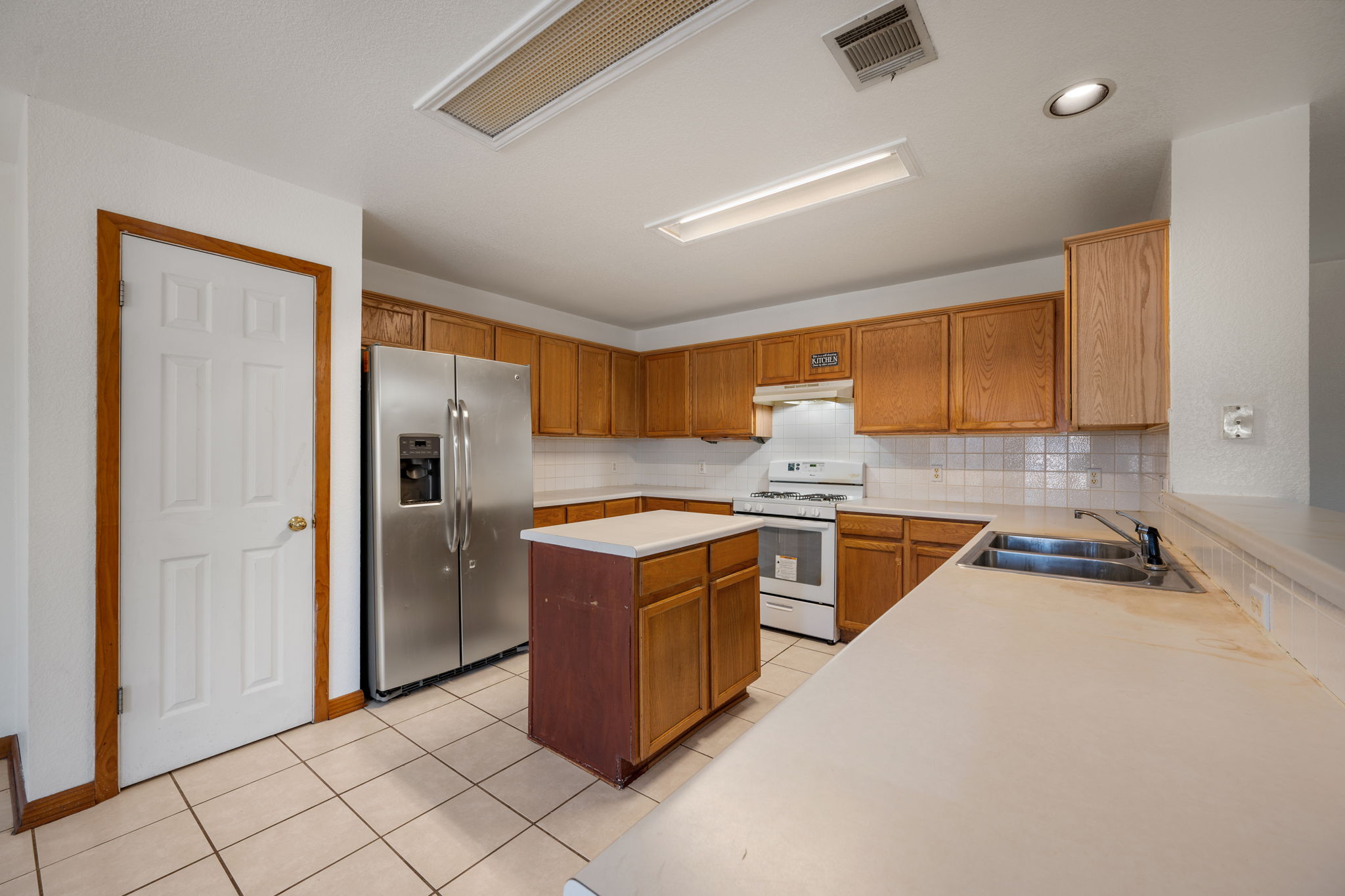 1402 Quicksilver Circle Round Rock, TX 78665 - Photo 13 of 39