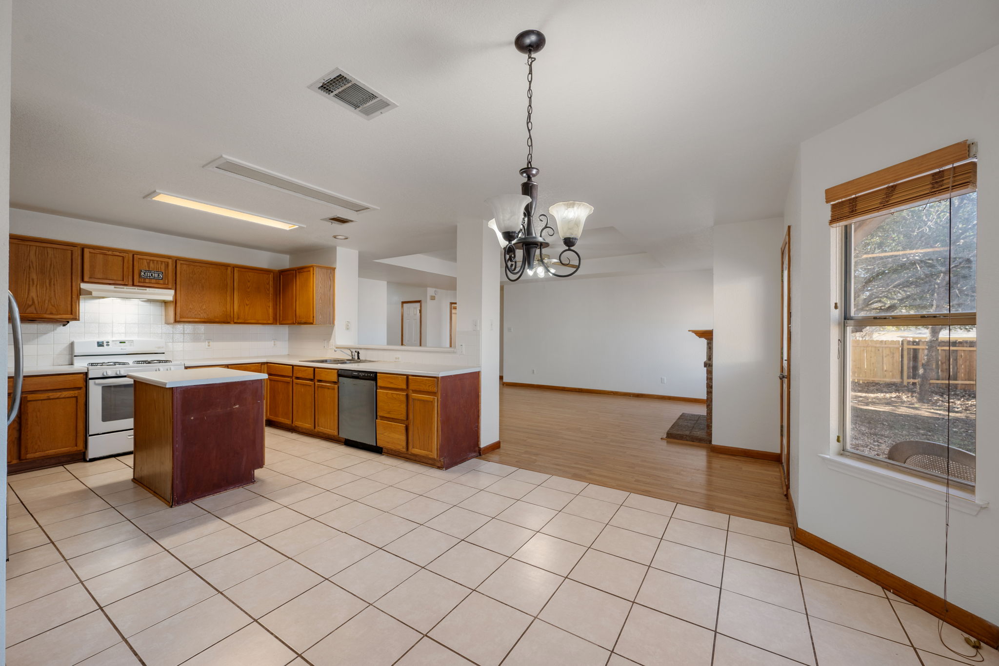 1402 Quicksilver Circle Round Rock, TX 78665 - Photo 17 of 39