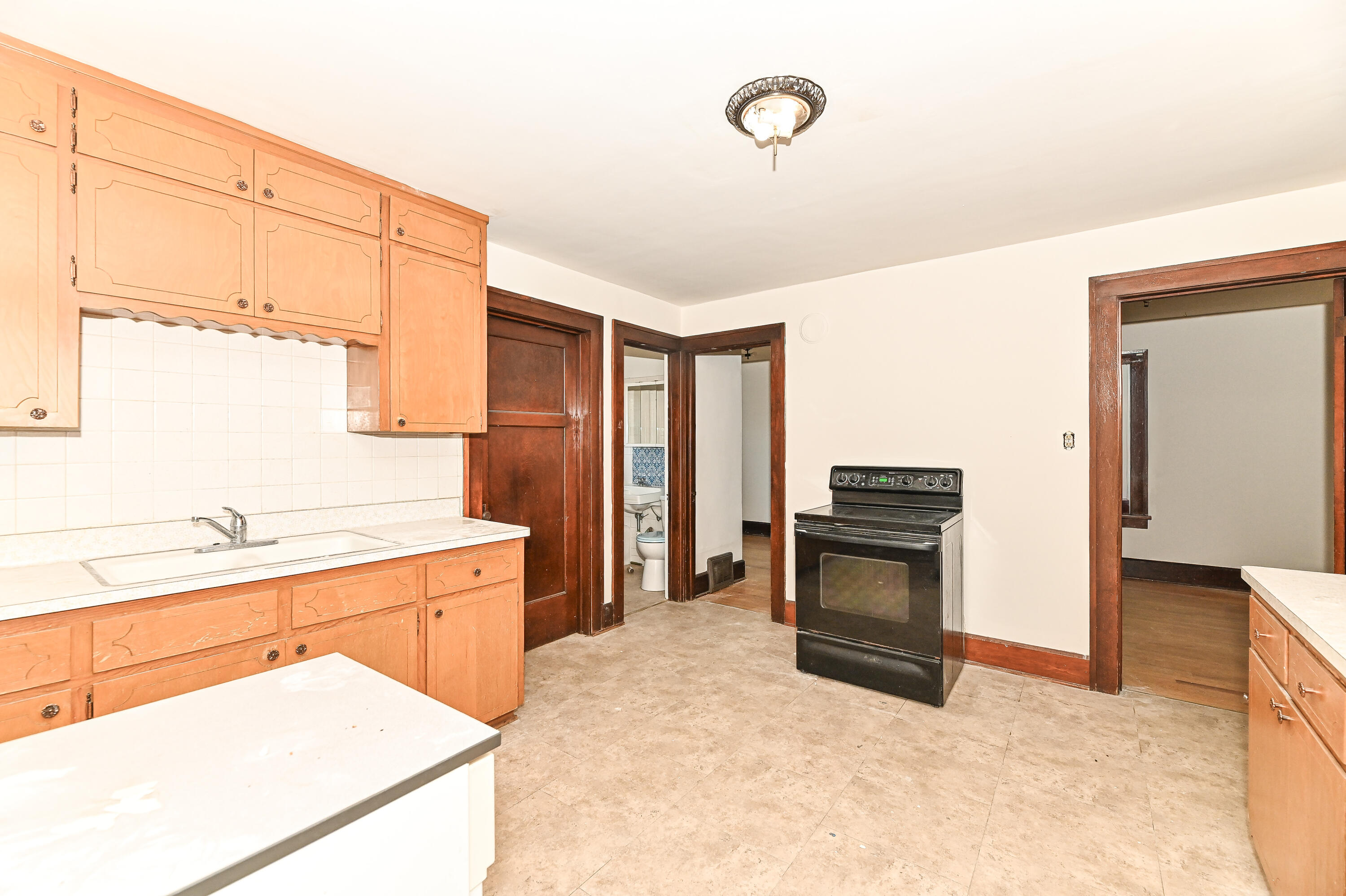 3340 10th Avenue Racine, WI 53402 - Photo 16 of 38 18
