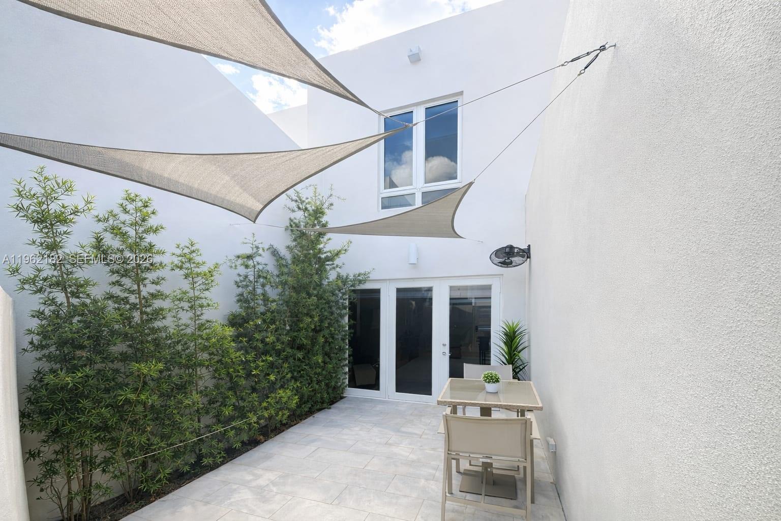 10565 Northwest 64th Way Doral, FL 33178 - Photo 5 of 26