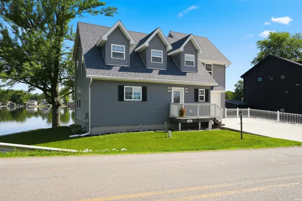 $589,900 | 1425 East 700 South, Wolcottville, IN 46795