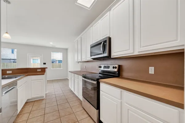 $1,900 | 16623 Newglen Lane, Houston, TX 77084