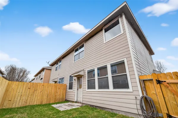 $1,900 | 16623 Newglen Lane, Houston, TX 77084