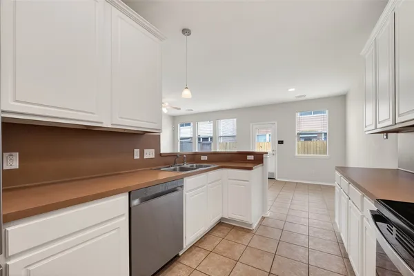 $1,900 | 16623 Newglen Lane, Houston, TX 77084