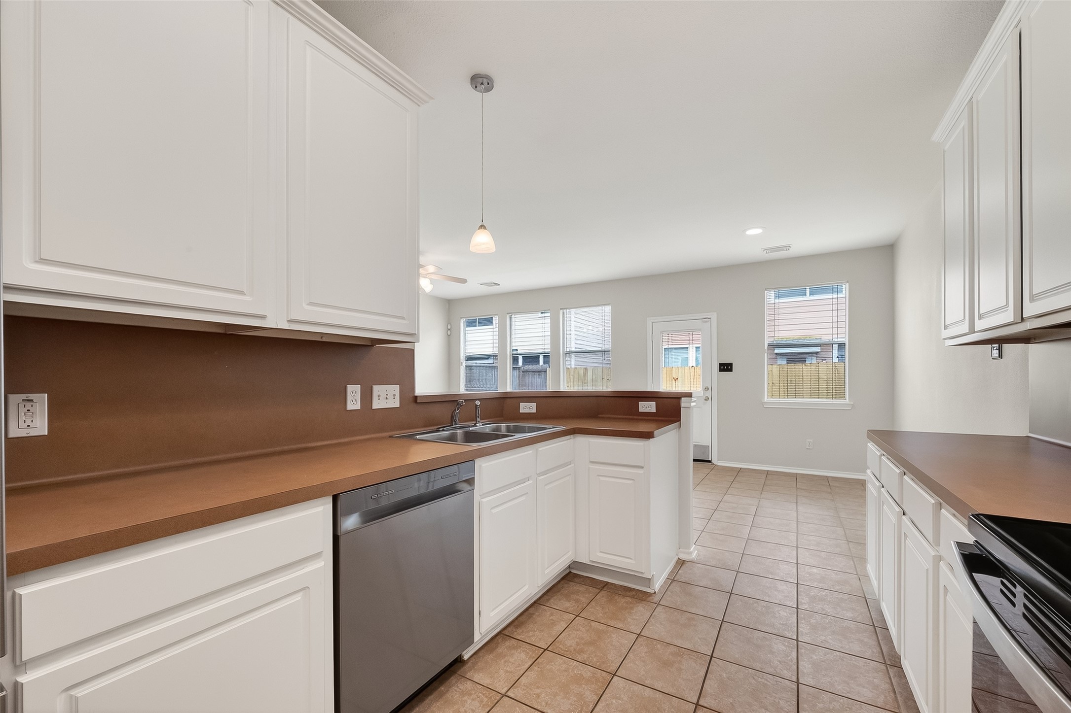 16623 Newglen Lane Houston, TX 77084 - Photo 10 of 33 a kitchen with a sink and cabinets