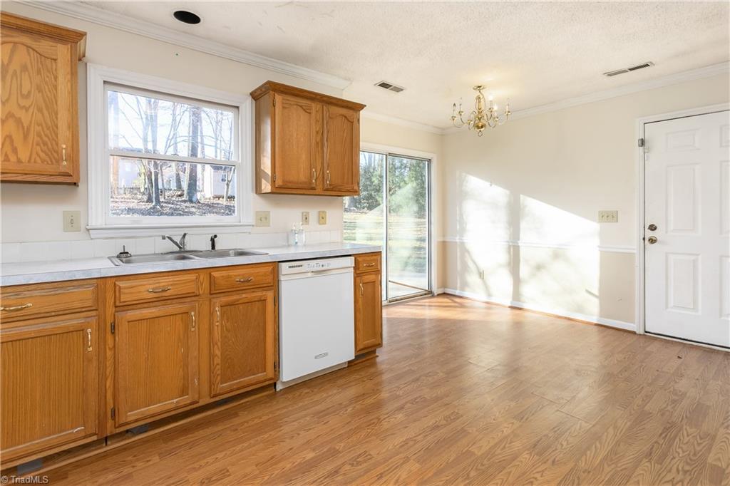 3308 Timberwolf Avenue High Point, NC 27265 - Photo 12 of 30 Kitchen