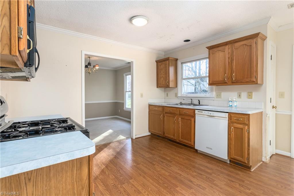 3308 Timberwolf Avenue High Point, NC 27265 - Photo 13 of 30 Kitchen