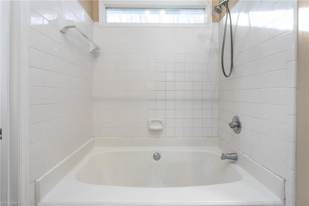 3308 Timberwolf Avenue High Point, NC 27265 - Photo 20 of 30 Primary Bath
