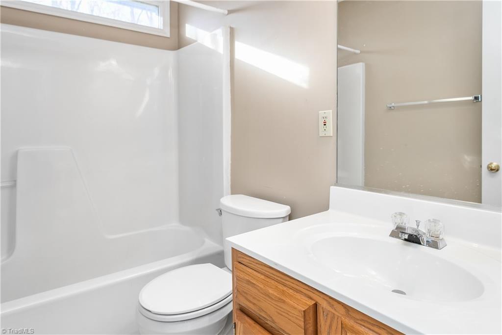 3308 Timberwolf Avenue High Point, NC 27265 - Photo 23 of 30 Upstairs Hall Bath