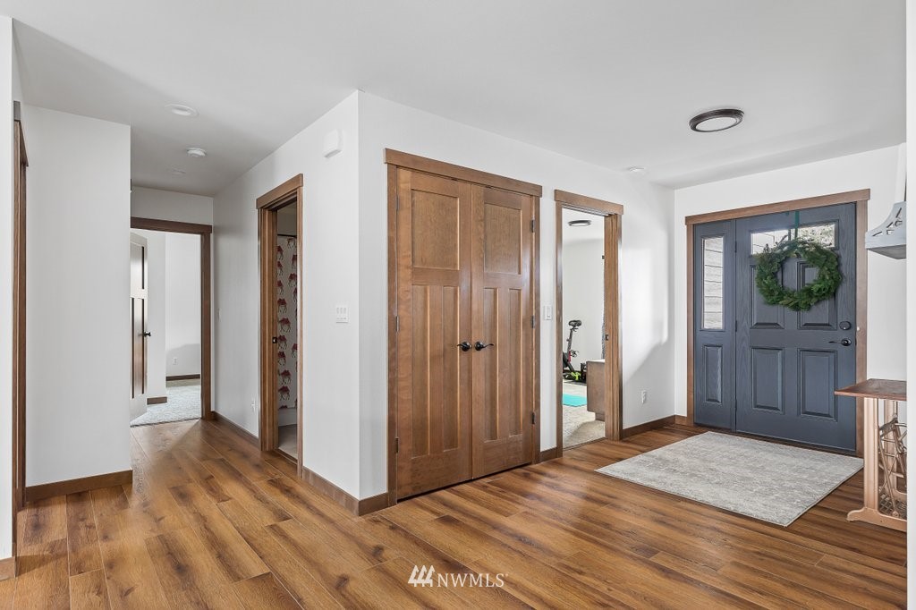 1471 North View Road Oak Harbor, WA 98277 - Photo 16 of 38 a view of livingroom with hardwood floor and hallway