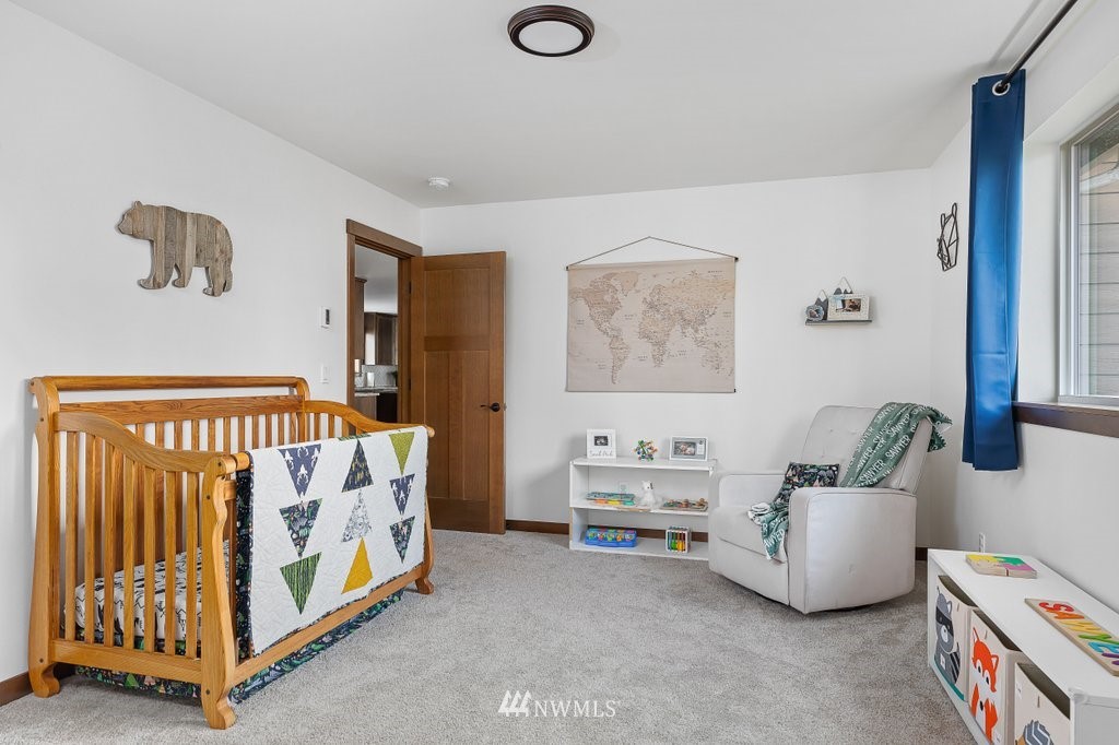 1471 North View Road Oak Harbor, WA 98277 - Photo 24 of 38 a bedroom with furniture and a window