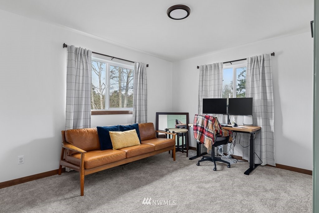 1471 North View Road Oak Harbor, WA 98277 - Photo 26 of 38 a living room with furniture and a flat screen tv
