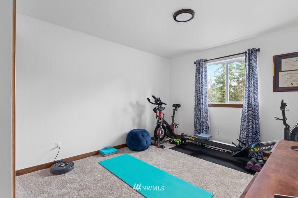 1471 North View Road Oak Harbor, WA 98277 - Photo 30 of 38 a room with gym equipment and a rug