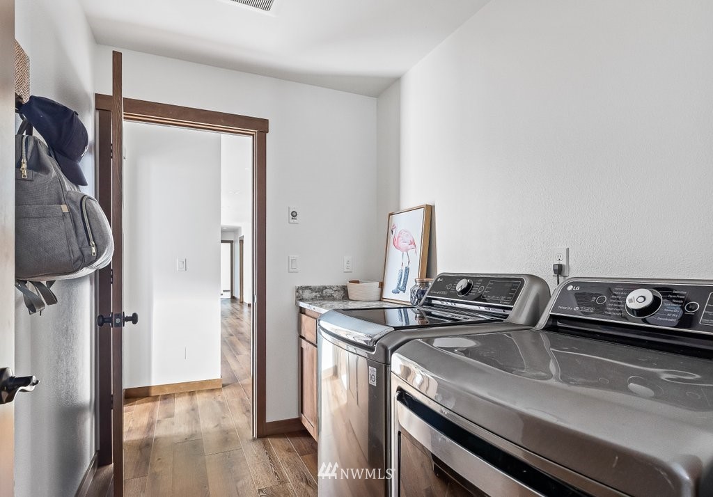 1471 North View Road Oak Harbor, WA 98277 - Photo 31 of 38 a utility room with dryer and washer