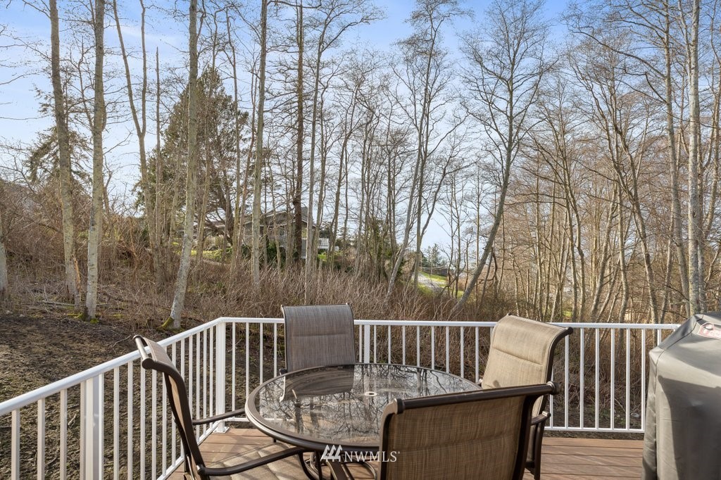 1471 North View Road Oak Harbor, WA 98277 - Photo 33 of 38 a view of balcony with furniture and trees