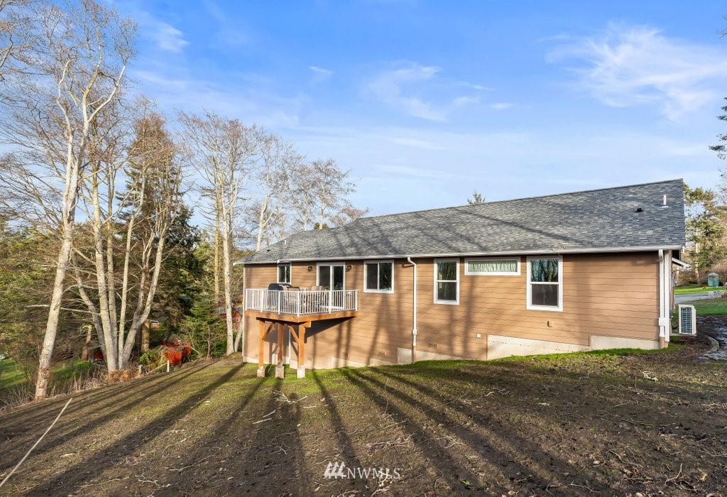 1471 North View Road Oak Harbor, WA 98277 - Photo 36 of 38 a front view of a house with a yard