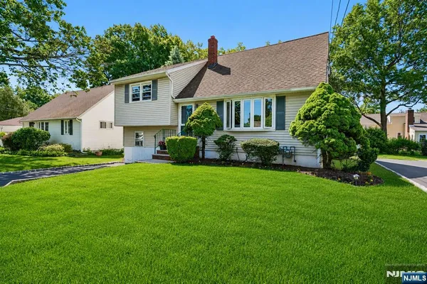 $550,000 | 10 Whitman Street, Bloomfield, NJ 07003