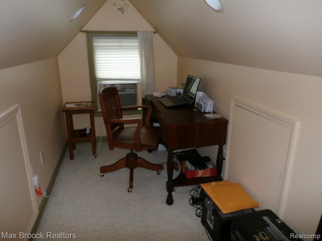 1528 Crooks Road Royal Oak, MI 48067 - Photo 16 of 21 P9120019.jpg