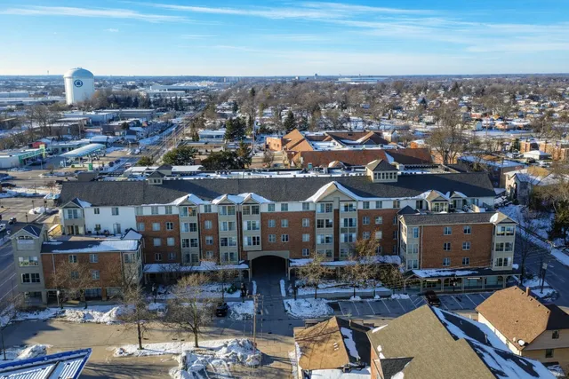 $349,900 | 100 Bokelman Street, Unit 325, Roselle, IL 60172