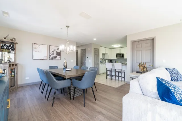 $349,900 | 100 Bokelman Street, Unit 325, Roselle, IL 60172