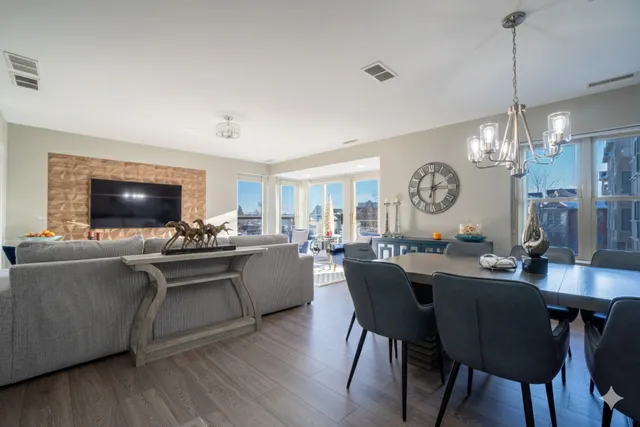 $349,900 | 100 Bokelman Street, Unit 325, Roselle, IL 60172