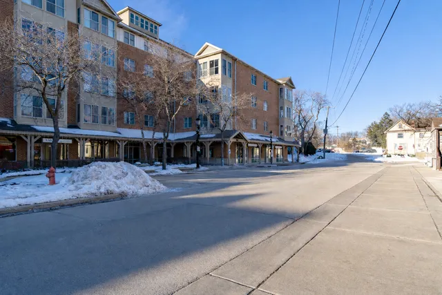 $349,900 | 100 Bokelman Street, Unit 325, Roselle, IL 60172