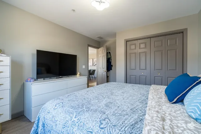 $349,900 | 100 Bokelman Street, Unit 325, Roselle, IL 60172